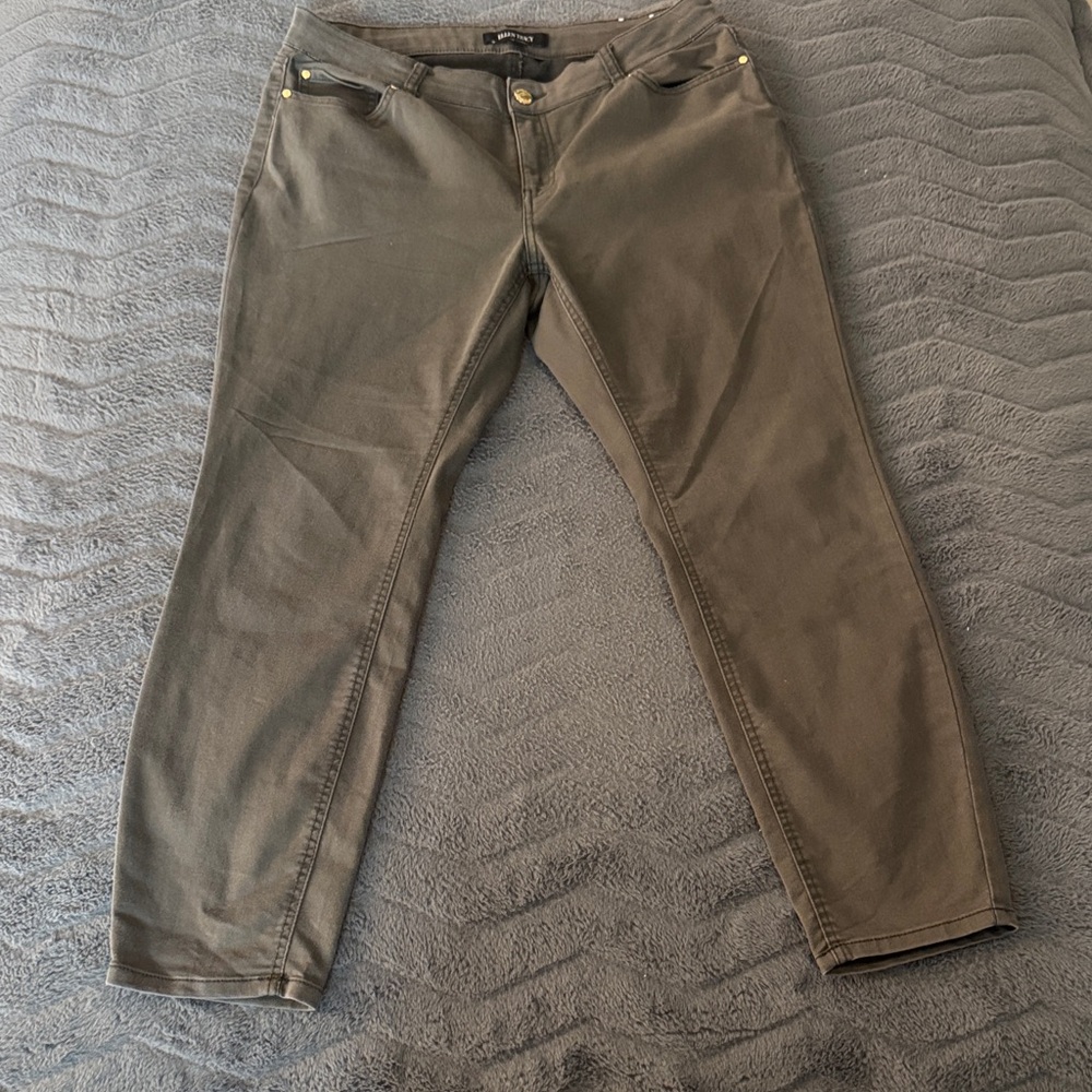 Ellen Tracy Olive Green Cropped Pants